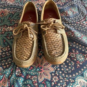 Women twisted x shoes